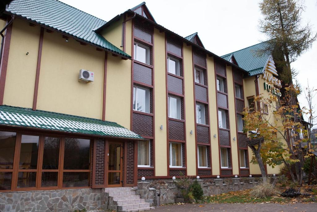 Ялинка Готель Vyshkiv Eksteriør billede