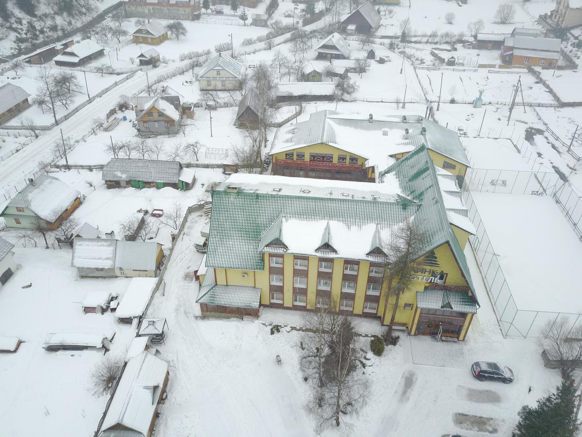Ялинка Готель Vyshkiv Eksteriør billede